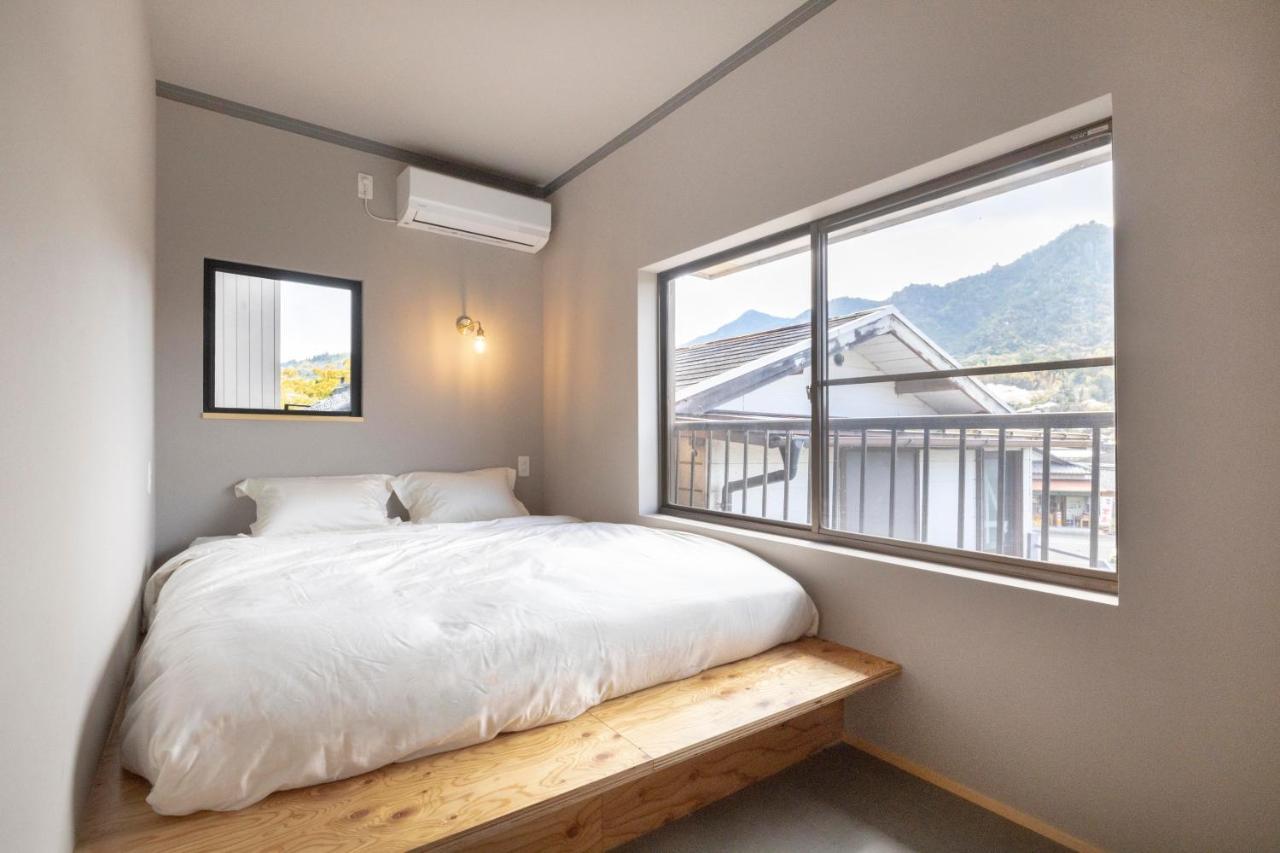 Coliving & Cafe Sando Imabari Railway Station Exteriör bild